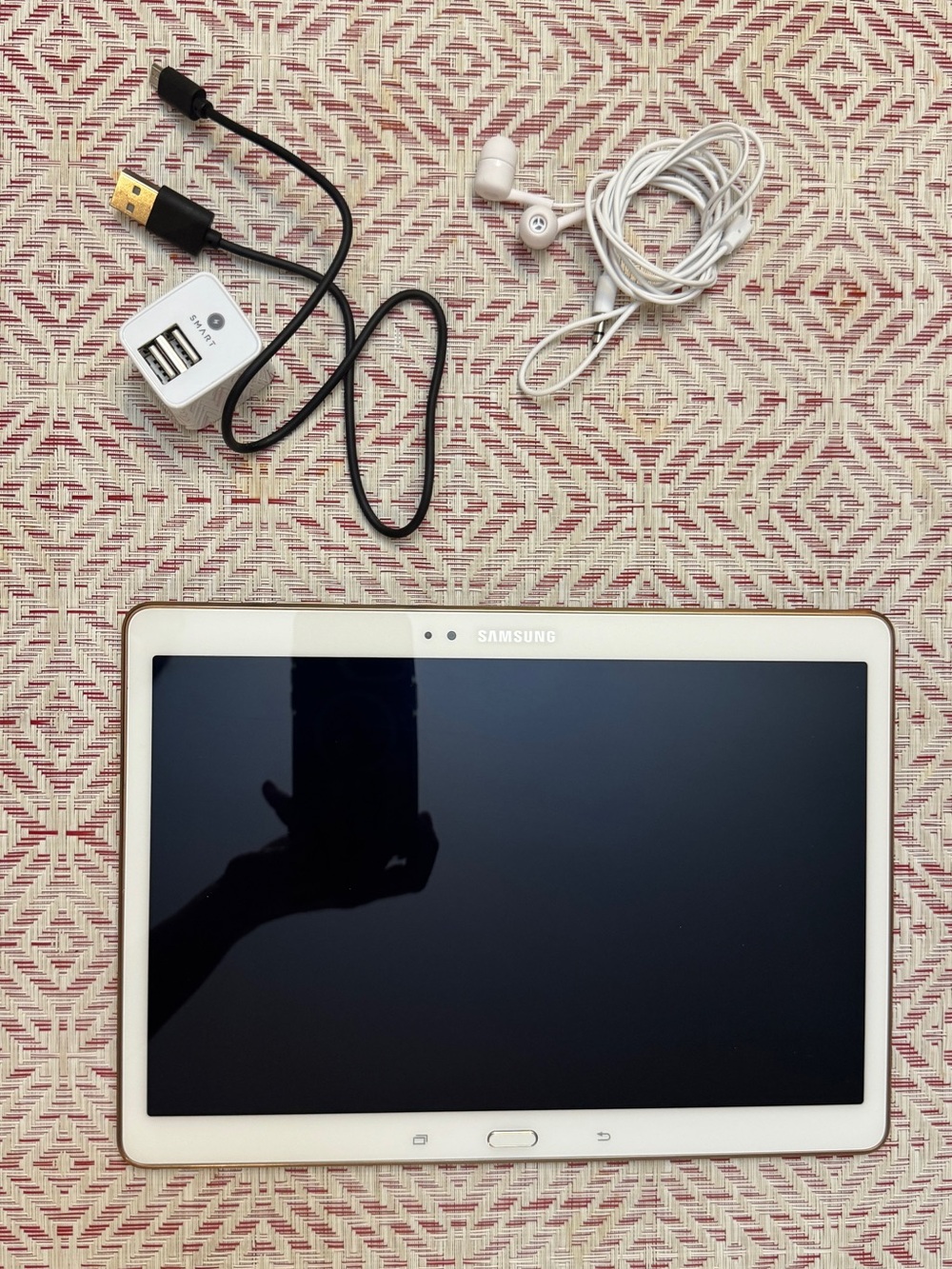 Samsung Tablet in White and Black with Accessories